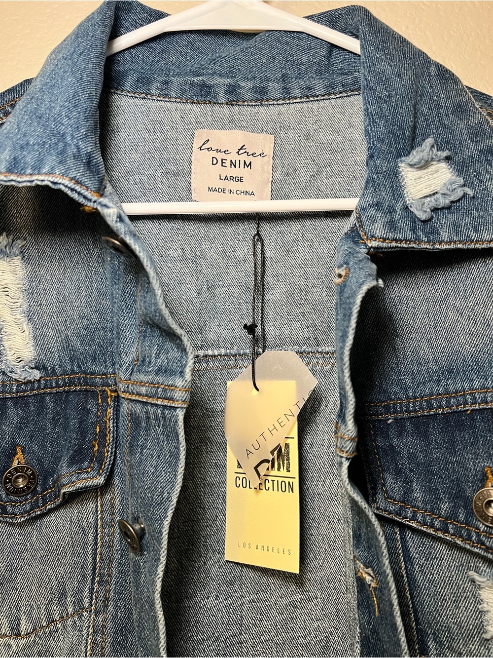Love Tree Denim Cropped Distressed Jean Jacket NWT Womens Size Large - Picture 2 of 6
